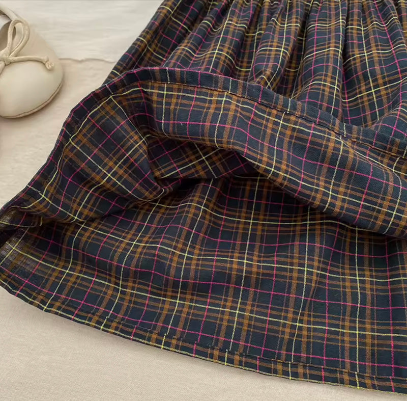 Load image into Gallery viewer, Robe fille à carreaux et col Claudine 🤎
