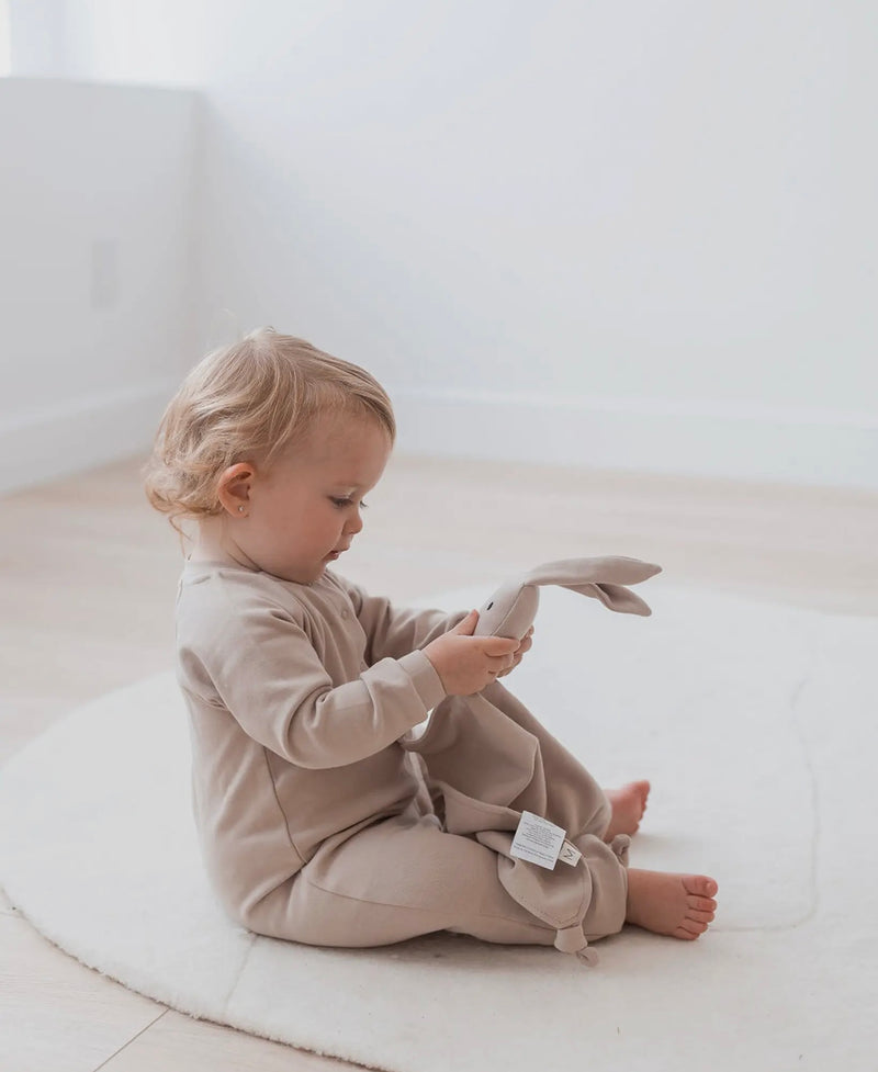 Load image into Gallery viewer, Doudou Brushed bunny - Avoine coton bio - Boutique Kaki Lilas

