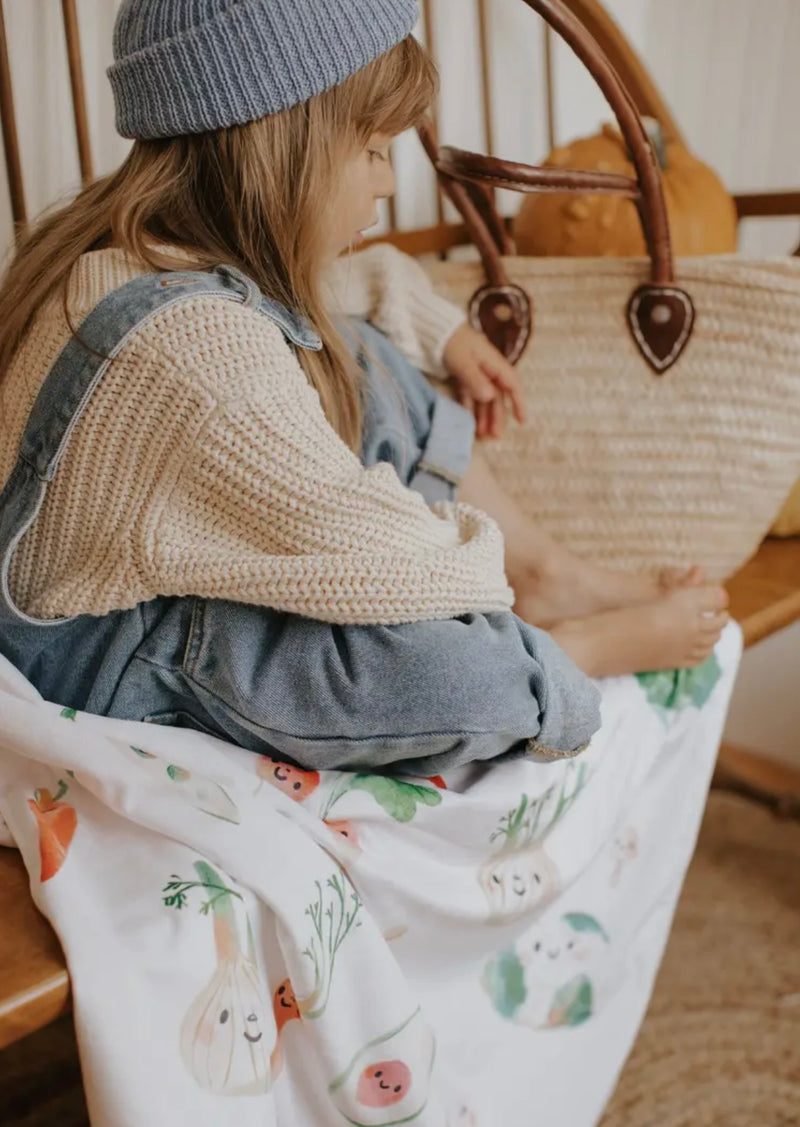 Load image into Gallery viewer, Ma petite couverture imprimée- Au marché-Veille sur toi - Boutique Kaki Lilas
