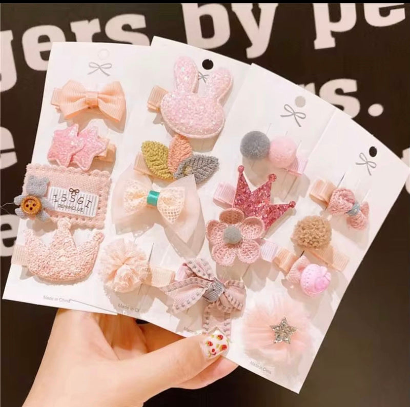 Load image into Gallery viewer, Pack of 3 or 4 cute baby girl hair clips – Kali May
