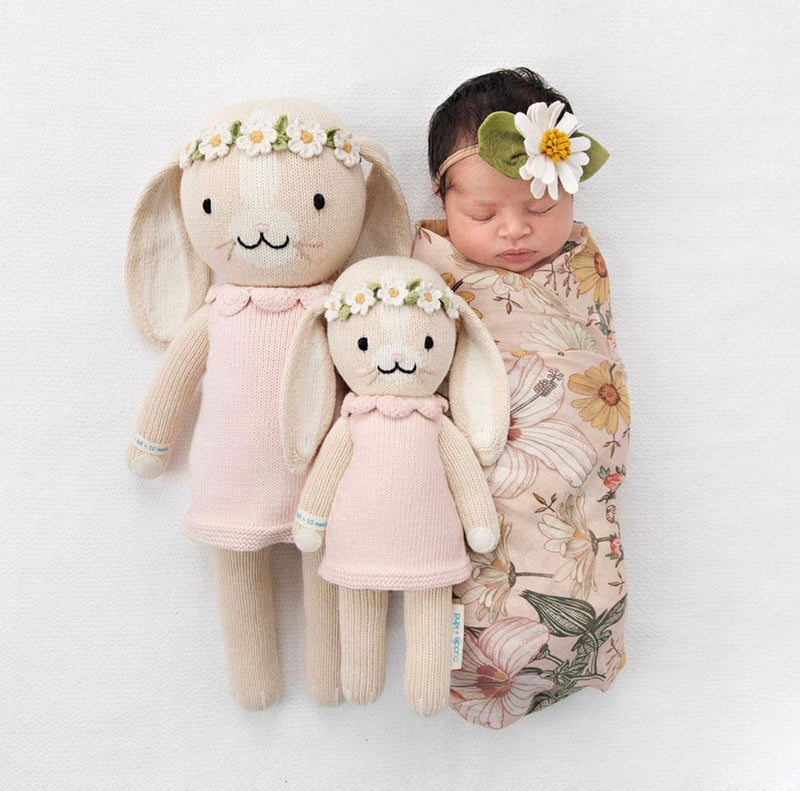 Load image into Gallery viewer, Peluche - Hannah le lapin rose - Cuddle + Kind - Boutique Kaki Lilas
