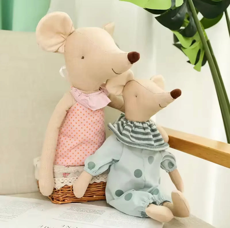 Load image into Gallery viewer, Peluches bébé Les Souris Joyeuses – Modèle Kali douces et réconfortantes - Boutique Kaki Lilas
