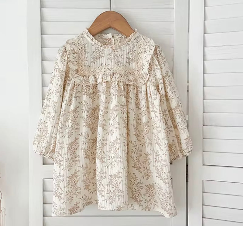 Load image into Gallery viewer, Robe fille vintage fleurie à manches longues et dentelle - Pré-commande
