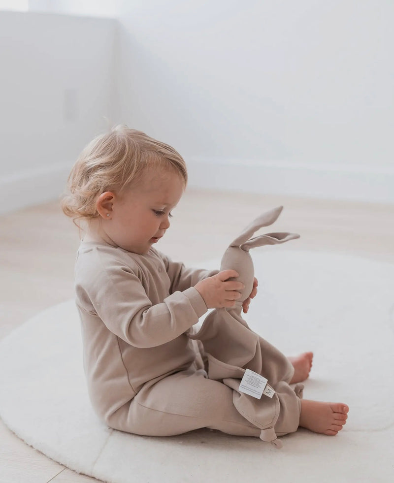 Load image into Gallery viewer, Doudou Brushed bunny - Avoine coton bio - Boutique Kaki Lilas
