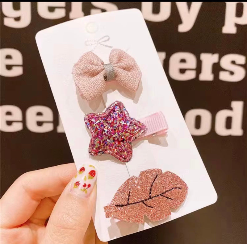 Load image into Gallery viewer, Pack of 3 or 4 cute baby girl hair clips – Kali May
