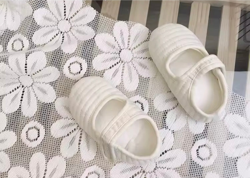 Chargez l'image dans la visionneuse de la galerie, Chaussures bébé beiges confortables et stylées – Kali - Boutique Kaki Lilas

