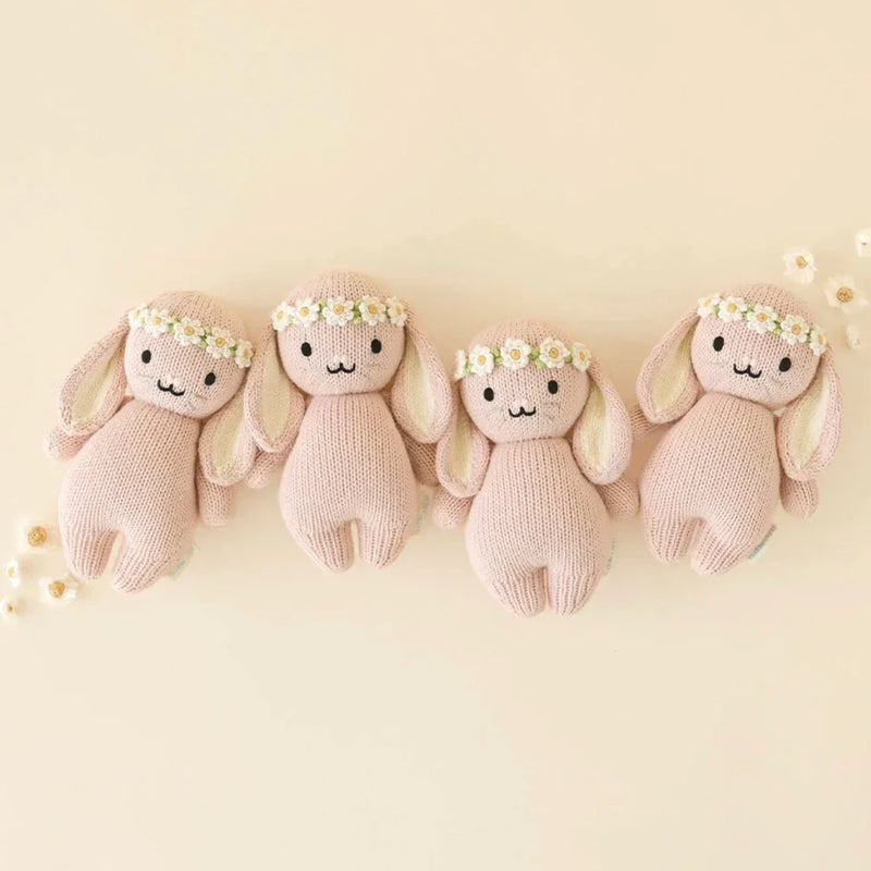 Load image into Gallery viewer, Peluche - Bébé lapin rose avec couronne de fleurs - Cuddle + Kind - Boutique Kaki Lilas
